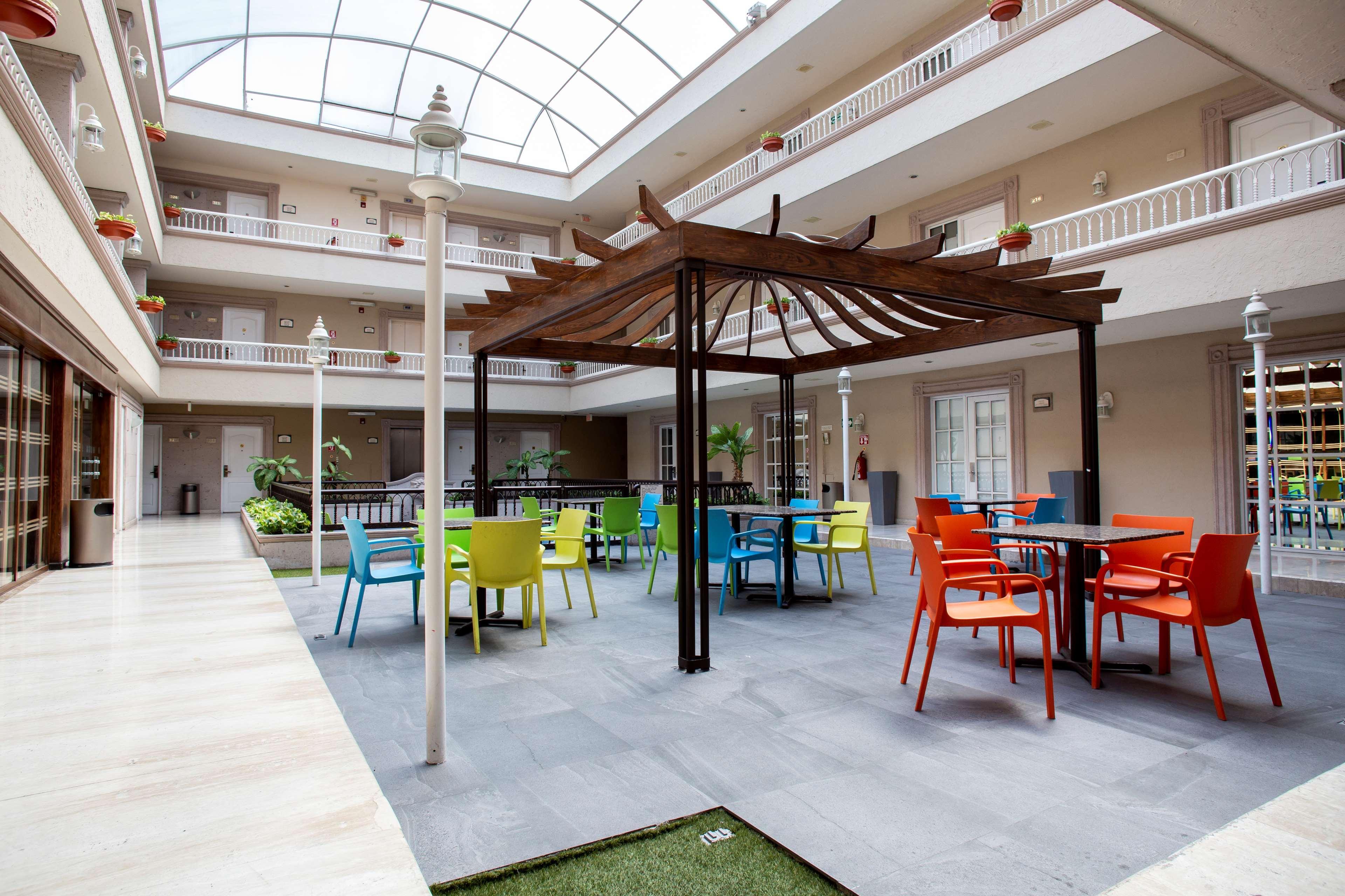 Best Western Plus Monterrey Colon Esterno foto
