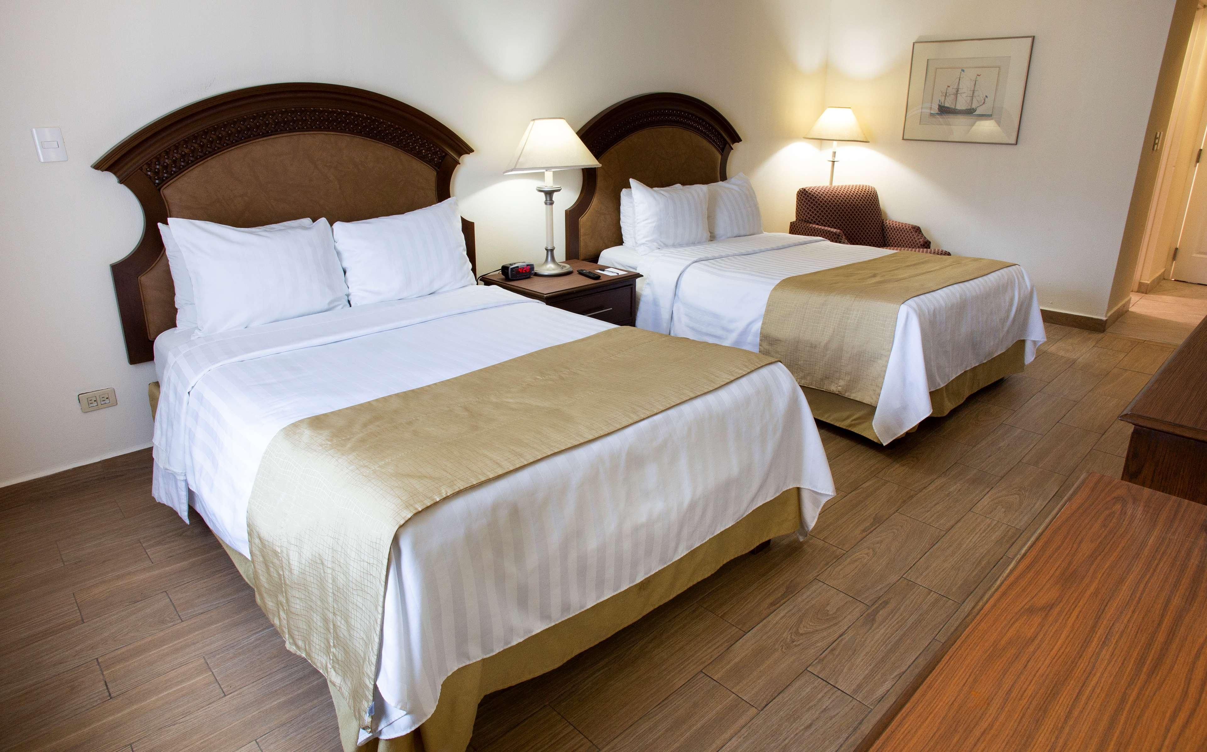 Best Western Plus Monterrey Colon Esterno foto