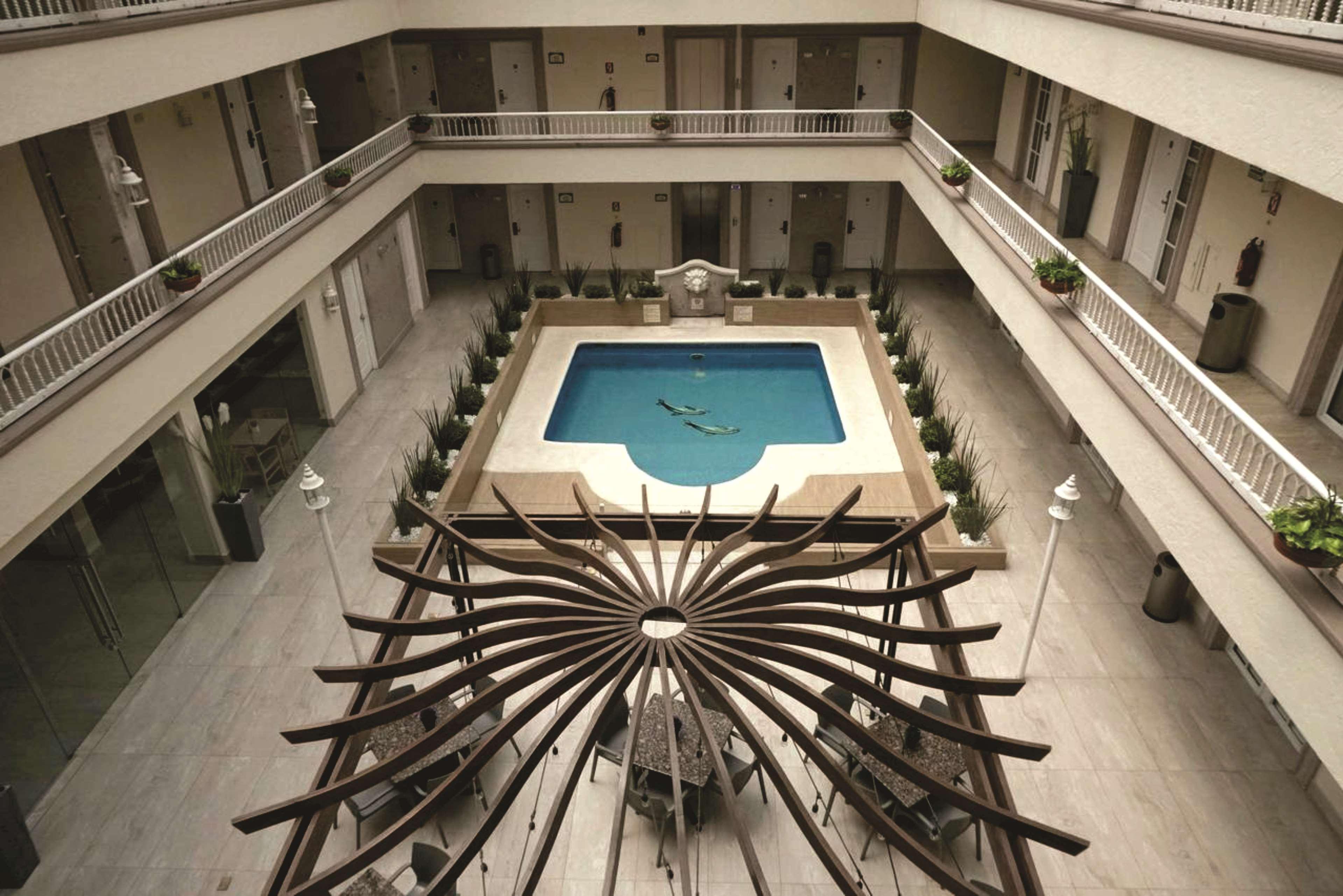 Best Western Plus Monterrey Colon Esterno foto
