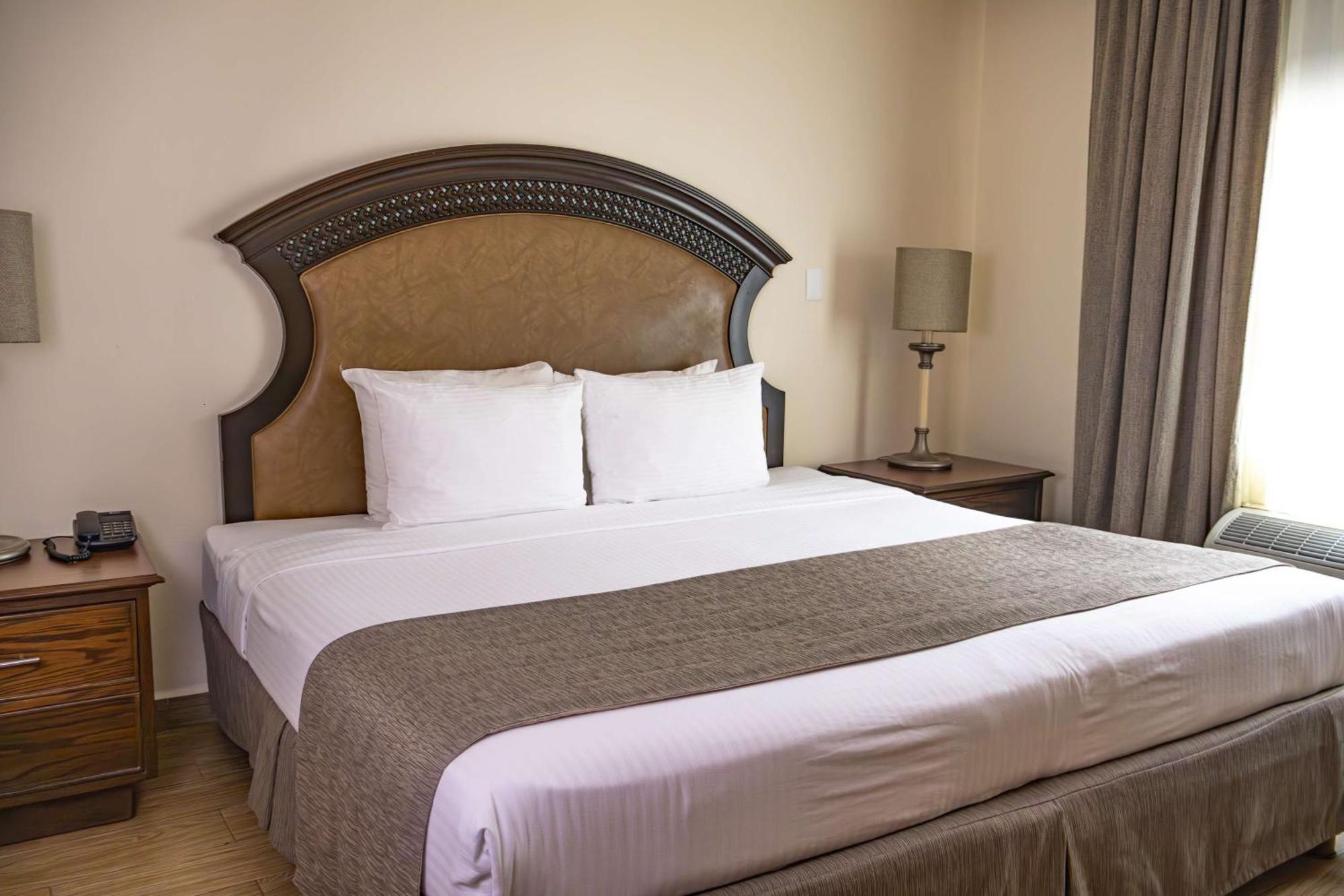 Best Western Plus Monterrey Colon Esterno foto