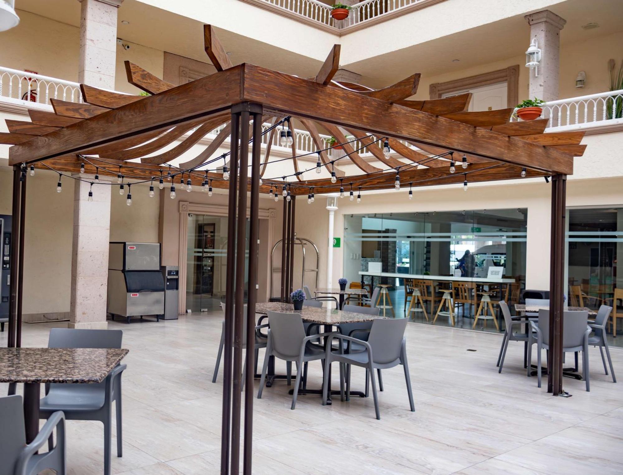 Best Western Plus Monterrey Colon Esterno foto